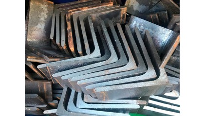 уголок стальной гнутый равнополочный 100x100x5 мм 10ХСНД купить в Барнауле