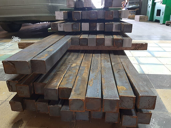 Квадрат стальной горячекатаный 12x12 мм Ст3пс ГОСТ 2591-2006 фото