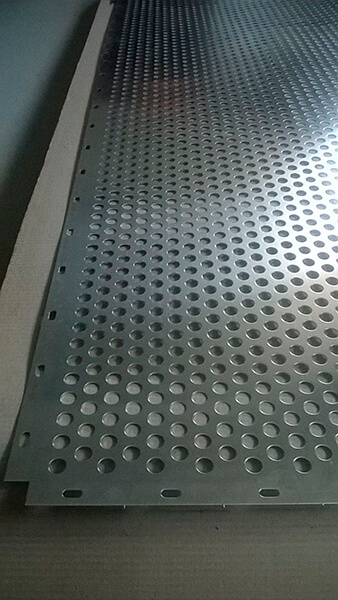 Лист стальной перфорированный 2x1000x2000 мм Rv 3-5 08пс ГОСТ 58602-2019 фото