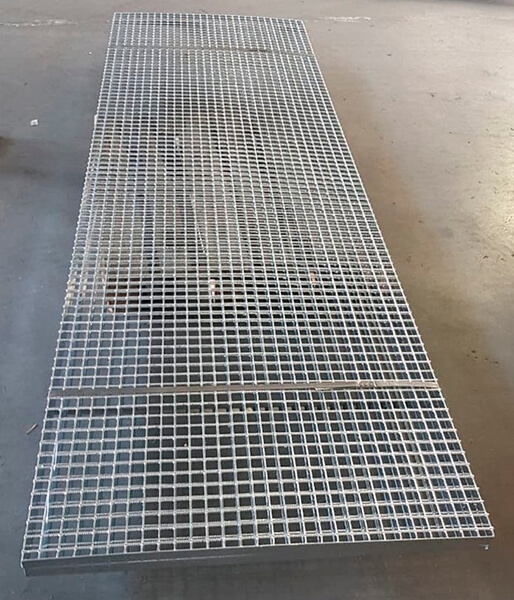 Решетчатый прессованный настил P 33x33 / 30x2 мм Ст3 СТО 23083253-003-2008 фото