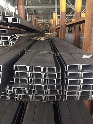 Швеллер нержавеющий 80x40x4,5 мм 8П AISI 304 DIN 1026-1 фото