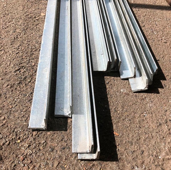 Уголок стальной оцинкованный равнополочный 40x40x4 мм Ст3 ГОСТ 8509-93 фото